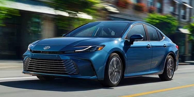 2025 Toyota Camry Hybrid: The Longest-Range Hybrid You Can Buy 1 image 13
