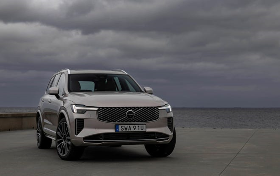 The Sophisticated Swede: Why the 2025 XC90 T8 Remains a Plug-In Hybrid Benchmark 1 image 150