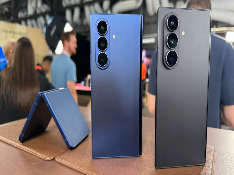 Samsung's Bold Smartphone Move Leaves Apple Playing Catch-Up 1 image 121